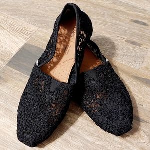 Black lace Tom's, never worn, runs slightly big, size 11